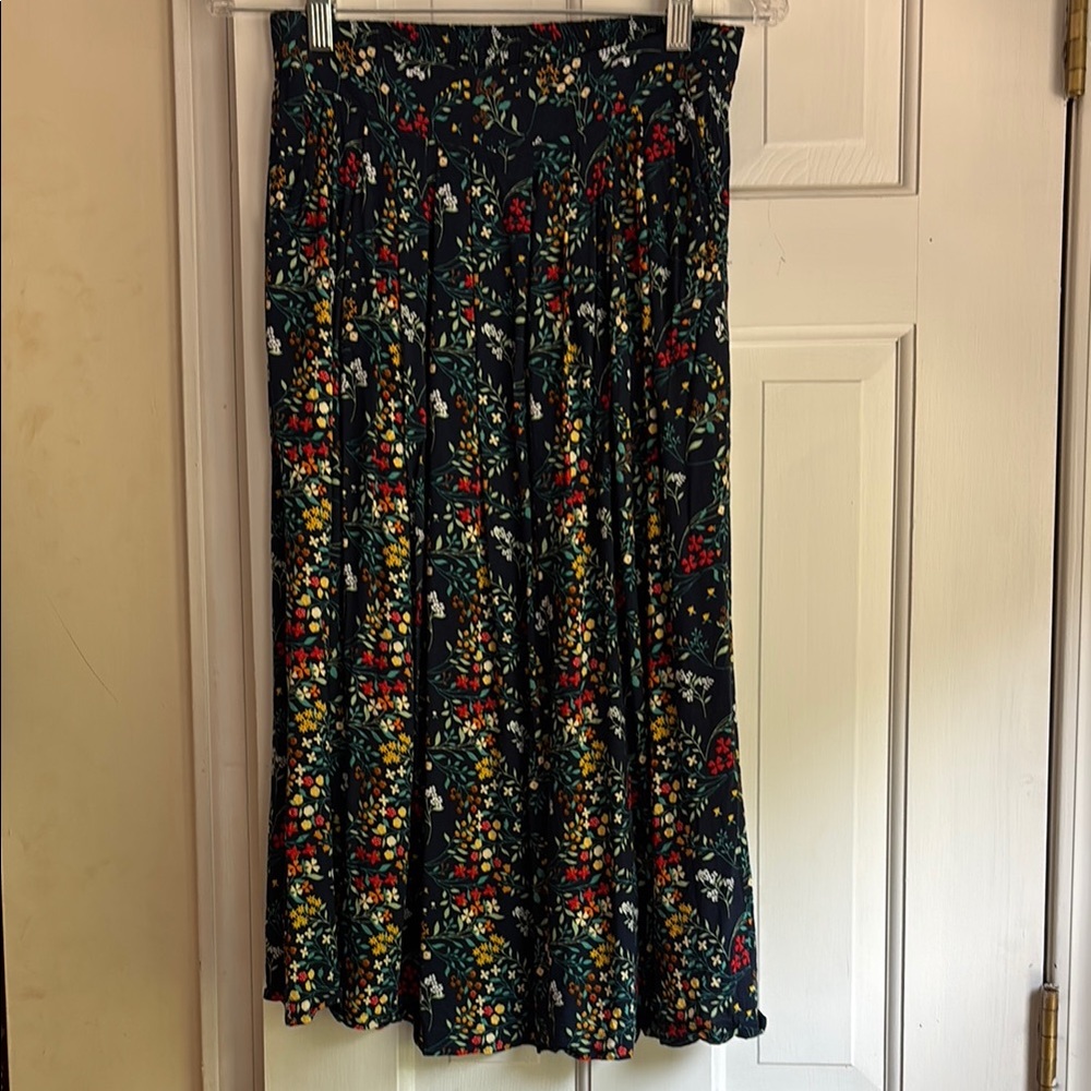 BYTAVI Navy Floral Midi Skirt with Red and Yellow Accents